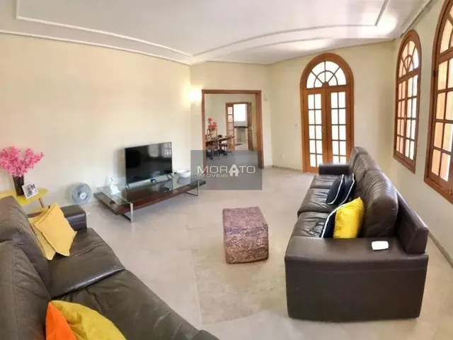 Imagem 6: Casa com 4 Quartos Sendo 1 Suíte com 5 Vagas de Garagem no Bairro Castelo