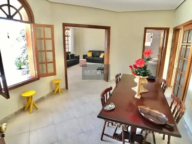 Imagem 8: Casa com 4 Quartos Sendo 1 Suíte com 5 Vagas de Garagem no Bairro Castelo