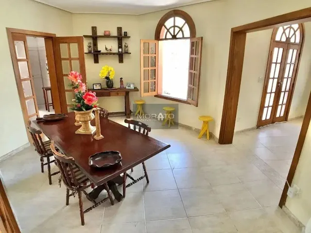 Imagem 11: Casa com 4 Quartos Sendo 1 Suíte com 5 Vagas de Garagem no Bairro Castelo