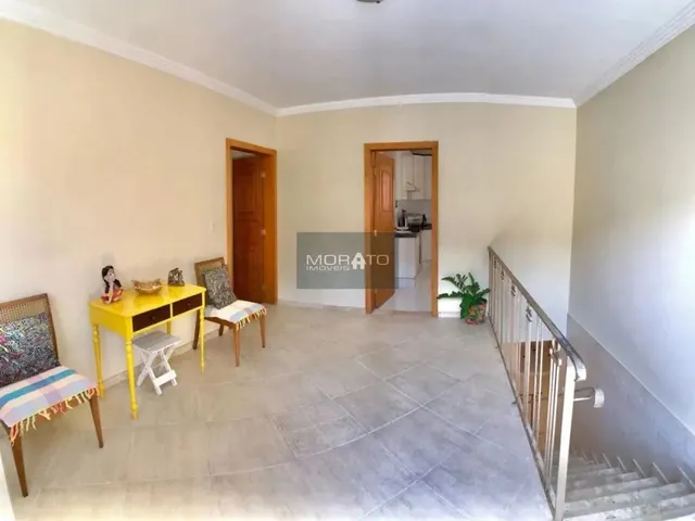 Imagem 13: Casa com 4 Quartos Sendo 1 Suíte com 5 Vagas de Garagem no Bairro Castelo