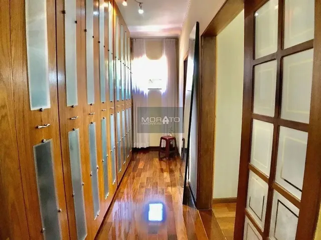 Imagem 2: Casa com 4 Quartos Sendo 1 Suíte com 5 Vagas de Garagem no Bairro Castelo