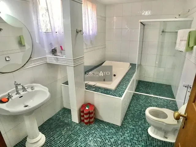 Imagem 14: Casa com 4 Quartos Sendo 1 Suíte com 5 Vagas de Garagem no Bairro Castelo