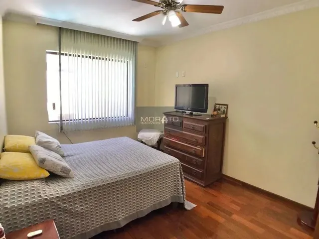 Imagem 9: Casa com 4 Quartos Sendo 1 Suíte com 5 Vagas de Garagem no Bairro Castelo
