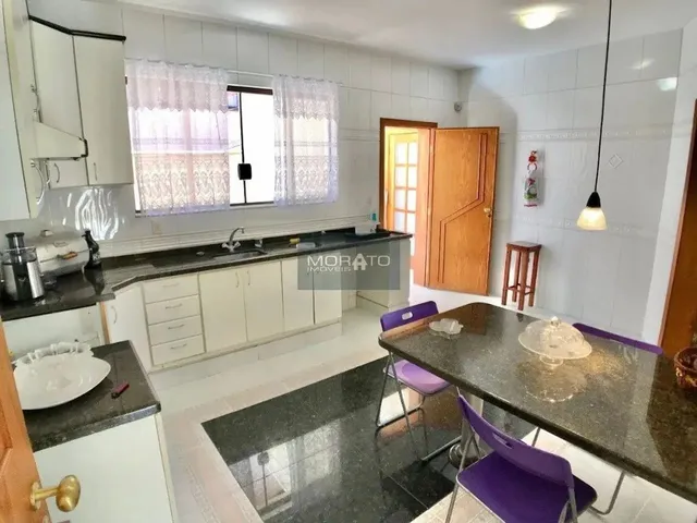 Imagem 12: Casa com 4 Quartos Sendo 1 Suíte com 5 Vagas de Garagem no Bairro Castelo