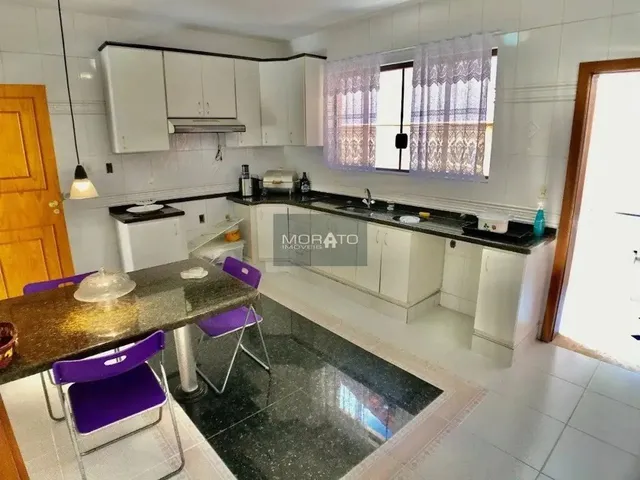 Imagem 3: Casa com 4 Quartos Sendo 1 Suíte com 5 Vagas de Garagem no Bairro Castelo