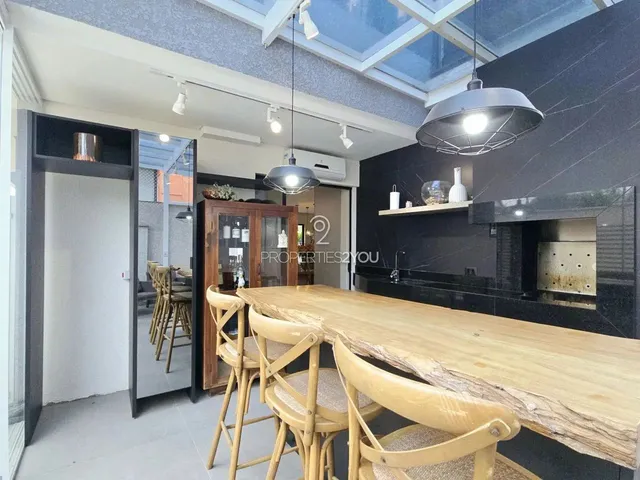 Imagem 2: Casa Estilo Townhouse 358M² com 3 Suítes e Terraço nas Mercês - Curitiba - Pr