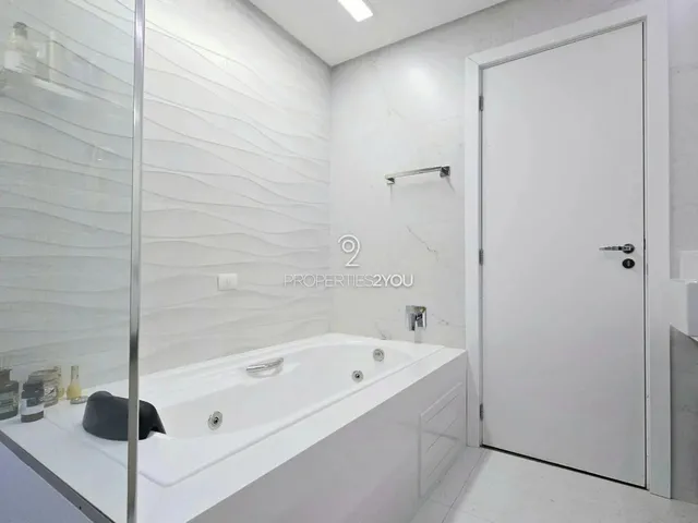 Imagem 7: Casa Estilo Townhouse 358M² com 3 Suítes e Terraço nas Mercês - Curitiba - Pr