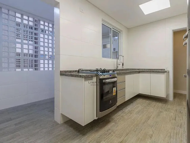 Imagem 3: Apartamento À Venda no Batel com 3 Dormitórios e 101 M² Ideal para Retrofit por R