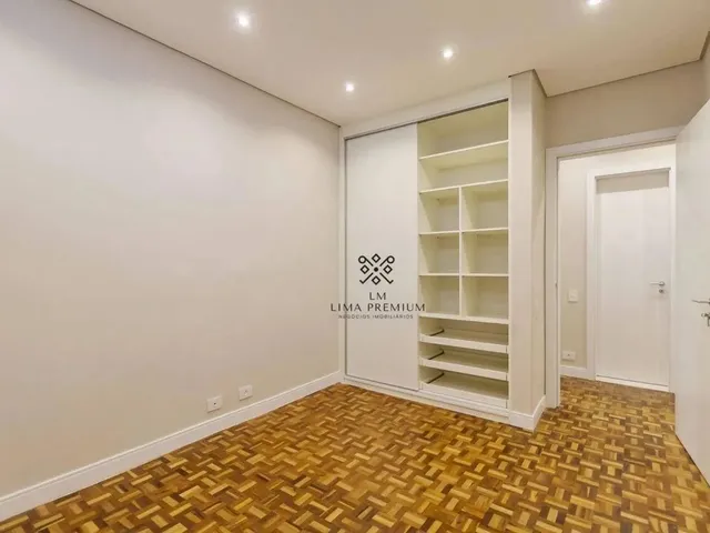 Imagem 2: Apartamento À Venda no Batel com 3 Dormitórios e 101 M² Ideal para Retrofit por R
