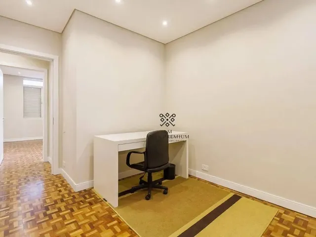 Imagem 11: Apartamento À Venda no Batel com 3 Dormitórios e 101 M² Ideal para Retrofit por R