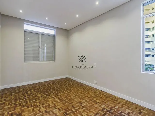 Imagem 15: Apartamento À Venda no Batel com 3 Dormitórios e 101 M² Ideal para Retrofit por R