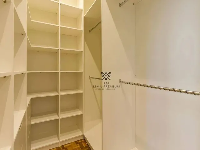 Imagem 5: Apartamento À Venda no Batel com 3 Dormitórios e 101 M² Ideal para Retrofit por R