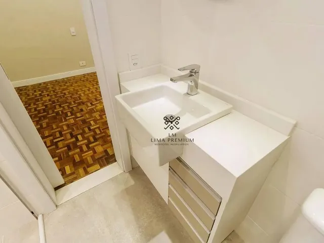 Imagem 6: Apartamento À Venda no Batel com 3 Dormitórios e 101 M² Ideal para Retrofit por R