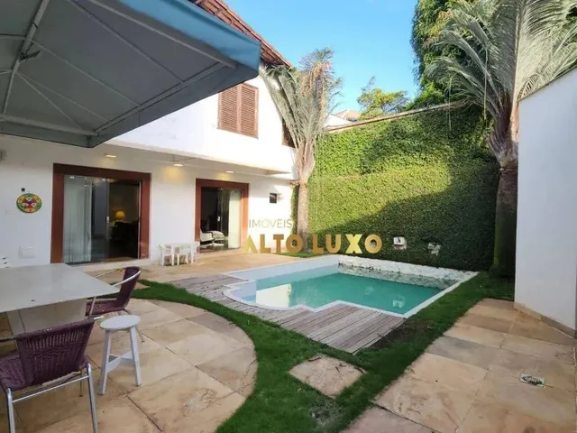 Imagem: Casa com 4 Dormitórios À Venda, 391 M²