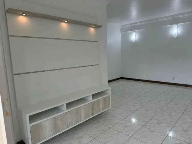 Imagem: O apartamento possui 3 Dormitórios, 1 Suíte, 3 Banheiros,