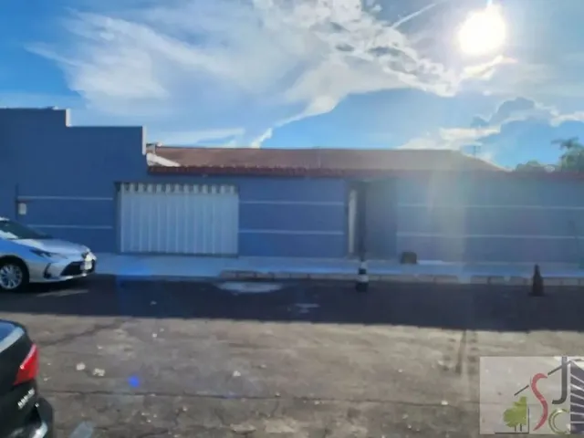 Imagem: Casa Térrea de 04 Qts no Conjunto Residencial