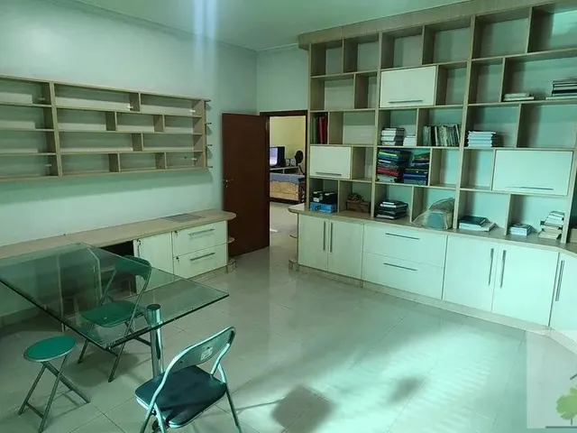 Imagem 14: Casa Térrea de 04 Qts no Conjunto Residencial no Adrianópolis com Portaria