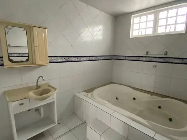Imagem: A casa em condomínio possui 3 Dormitórios, 1 Suíte, 2