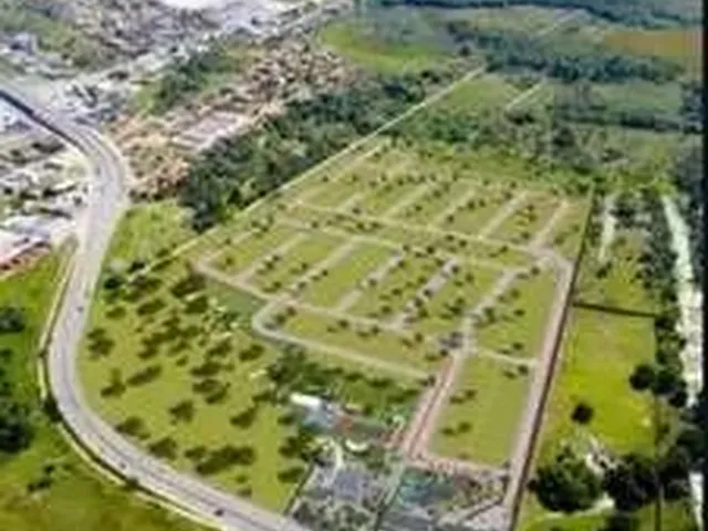 Imagem: O terreno possui 240m² de Área, Imóvel novo e está