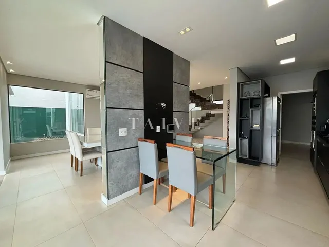 Imagem 2: Sobrado À Venda e Locação, 500M², 4 Quartos (Sendo 2 Suítes), 6 Banheiros, 4 Vagas