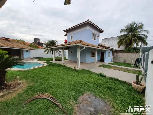 Imagem: A casa possui 3 Dormitórios, 1 Suíte, 2 Banheiros, 3