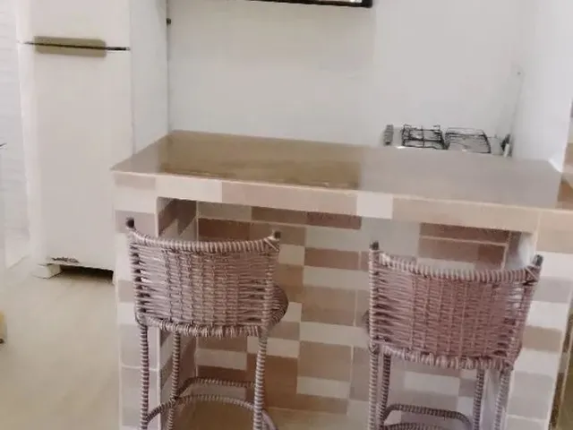 Imagem 4: Apto Kitnet Amplo. com Área de Serviço Contato.