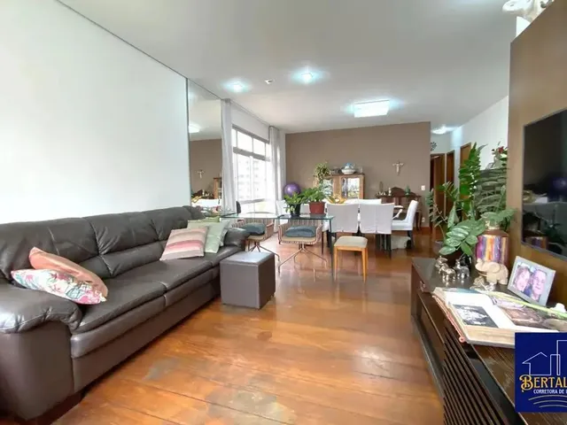 Imagem 4: Apartamento Amplo de 180 M² com 4 Quartos e Vista Definitiva em Localização