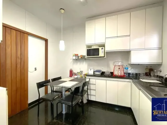 Imagem 14: Apartamento Amplo de 180 M² com 4 Quartos e Vista Definitiva em Localização