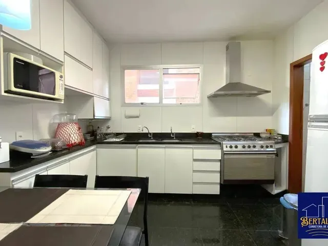 Imagem 16: Apartamento Amplo de 180 M² com 4 Quartos e Vista Definitiva em Localização