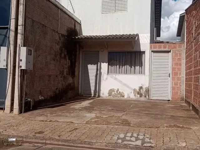 Imagem: A casa em condomínio possui 2 Dormitórios, 2 Banheiros, 2