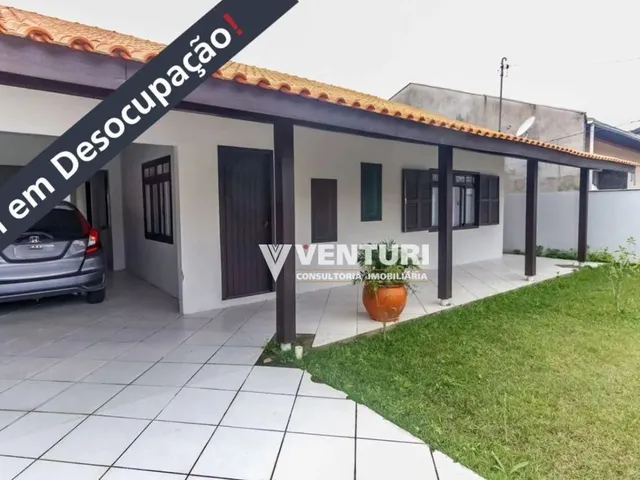 Imagem: A casa possui 3 Dormitórios, 1 Suíte, 2 Banheiros, 2