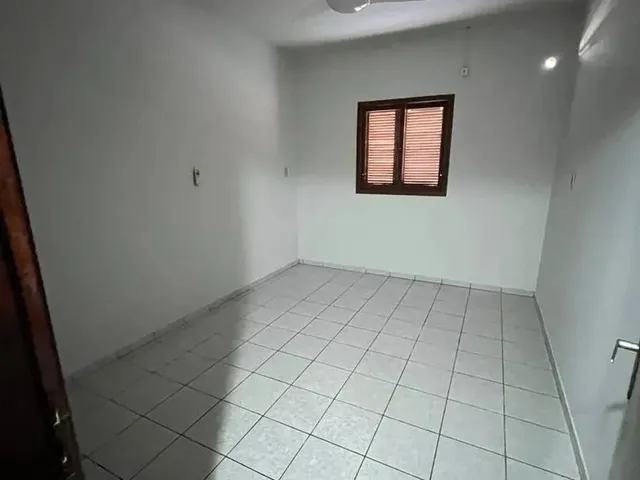 Imagem 9: Casa para Locação - Amplo Terreno - com 4 Quartos no Gravatá
