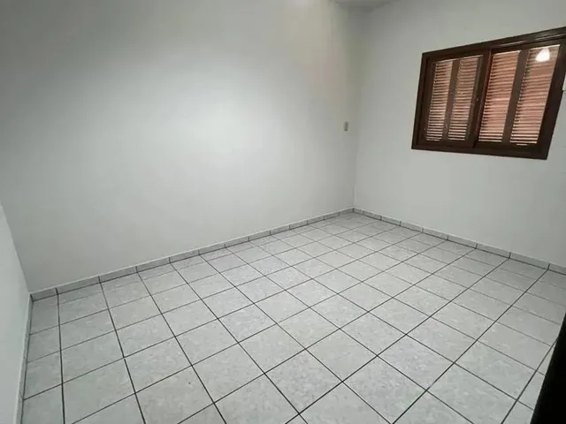 Imagem 12: Casa para Locação - Amplo Terreno - com 4 Quartos no Gravatá