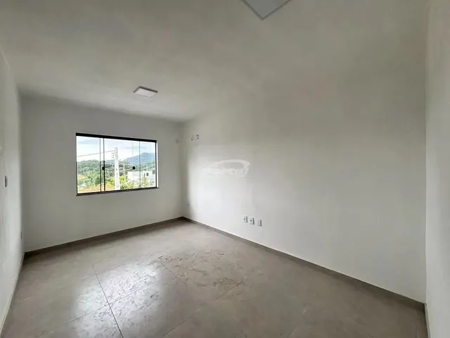 Imagem 2: Com Aprox 85M², o Imovel Possui 02 Amplos Dormitórios, Sendo Um com Sacada, Sala De