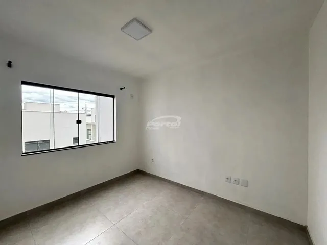 Imagem 3: Com Aprox 85M², o Imovel Possui 02 Amplos Dormitórios, Sala de Estar e Jantar