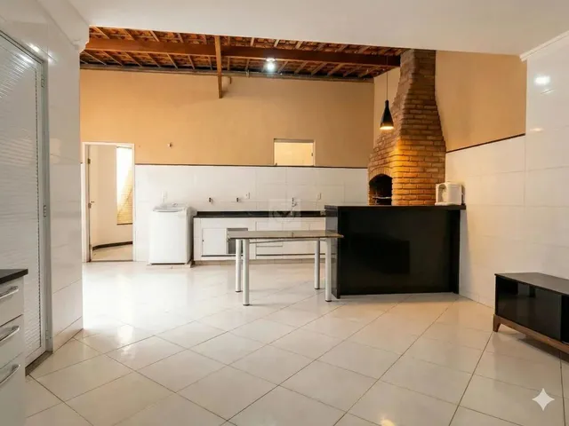 Imagem 2: Casa Impecável no Marianga com Lazer Completo e 2 Garagens Independentes!