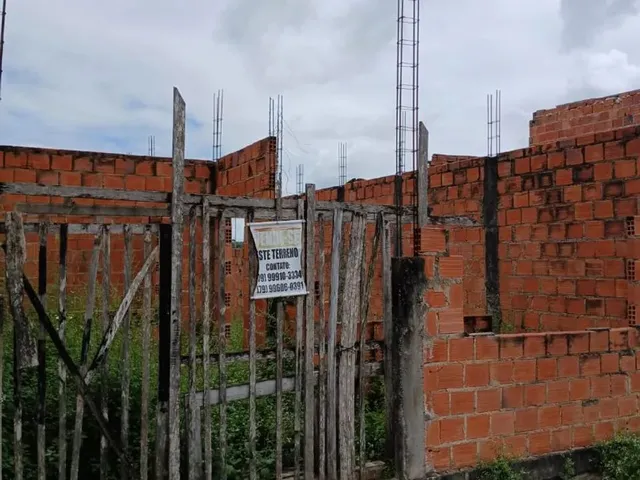 Imagem: A casa possui 2 Dormitórios, 2 Banheiros, 1 Vaga na