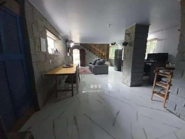 Imagem: Casa de Pedra em Bombinhas em Local Tranquilo