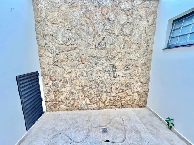 Imagem 4: Casa para Alugar Ou Vender com 2 Quartos e 1 Suíte, 2 Vagas