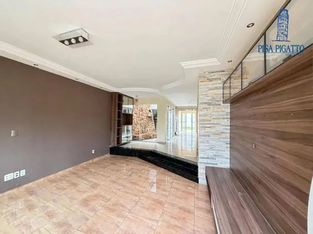Imagem: A casa em condomínio possui 4 Dormitórios, 3 Banheiros, 4
