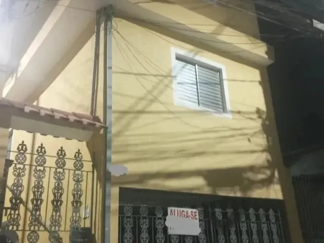 Imagem: A casa possui 3 Dormitórios, 1 Banheiro, 1 Vaga na