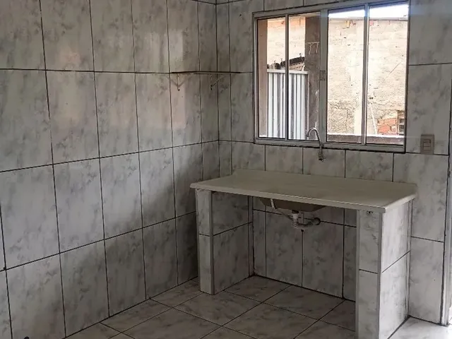 Imagem 2: Sobrado de 2 Cômodos Grandes com Área de Serviço Individual com Portão