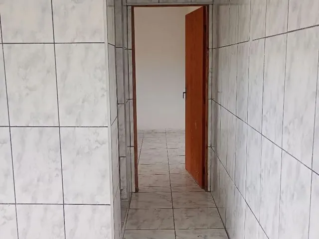 Imagem 5: Sobrado de 2 Cômodos Grandes com Área de Serviço Individual com Portão