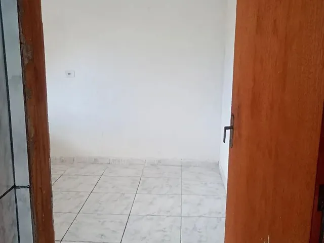Imagem 9: Sobrado de 2 Cômodos Grandes com Área de Serviço Individual com Portão