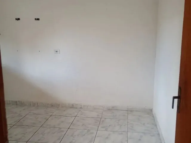 Imagem 12: Sobrado de 2 Cômodos Grandes com Área de Serviço Individual com Portão