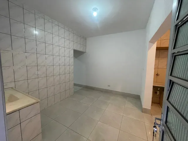 Imagem: A casa possui 1 Dormitório, 1 Banheiro, Acomodam 2