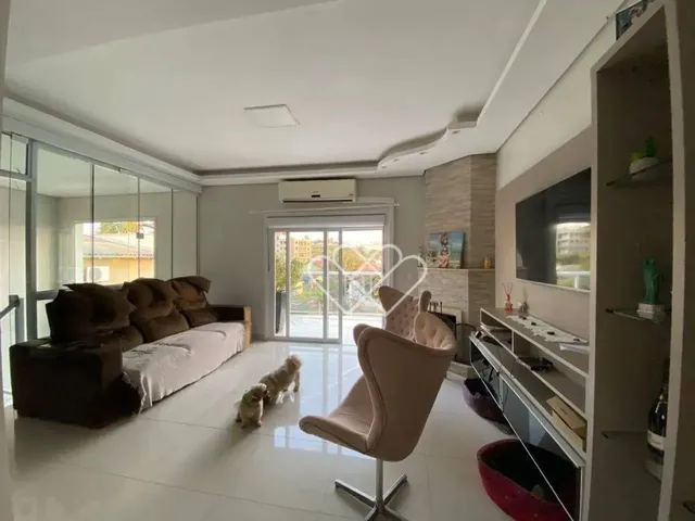 Imagem: Casa de Alto Padrão para Aluguel no Bairro