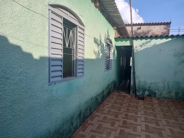 Imagem: Lote com Casa de Frente e Fundo