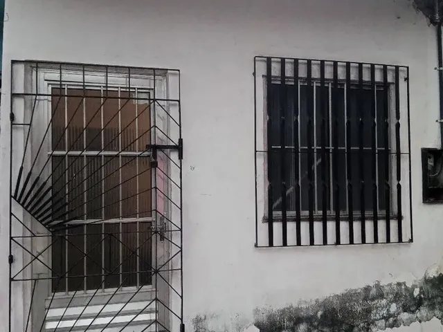 Imagem: A casa possui 1 Dormitório, 1 Banheiro e está localizado