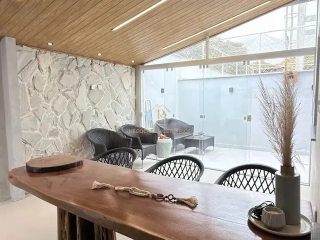 Imagem: A casa em condomínio possui 3 Dormitórios, 2 Suítes, 3